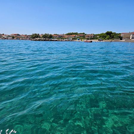 Familien Ferienhaus Vir Croatia 150M Strand Restaurant Einkaufen Eksteriør billede