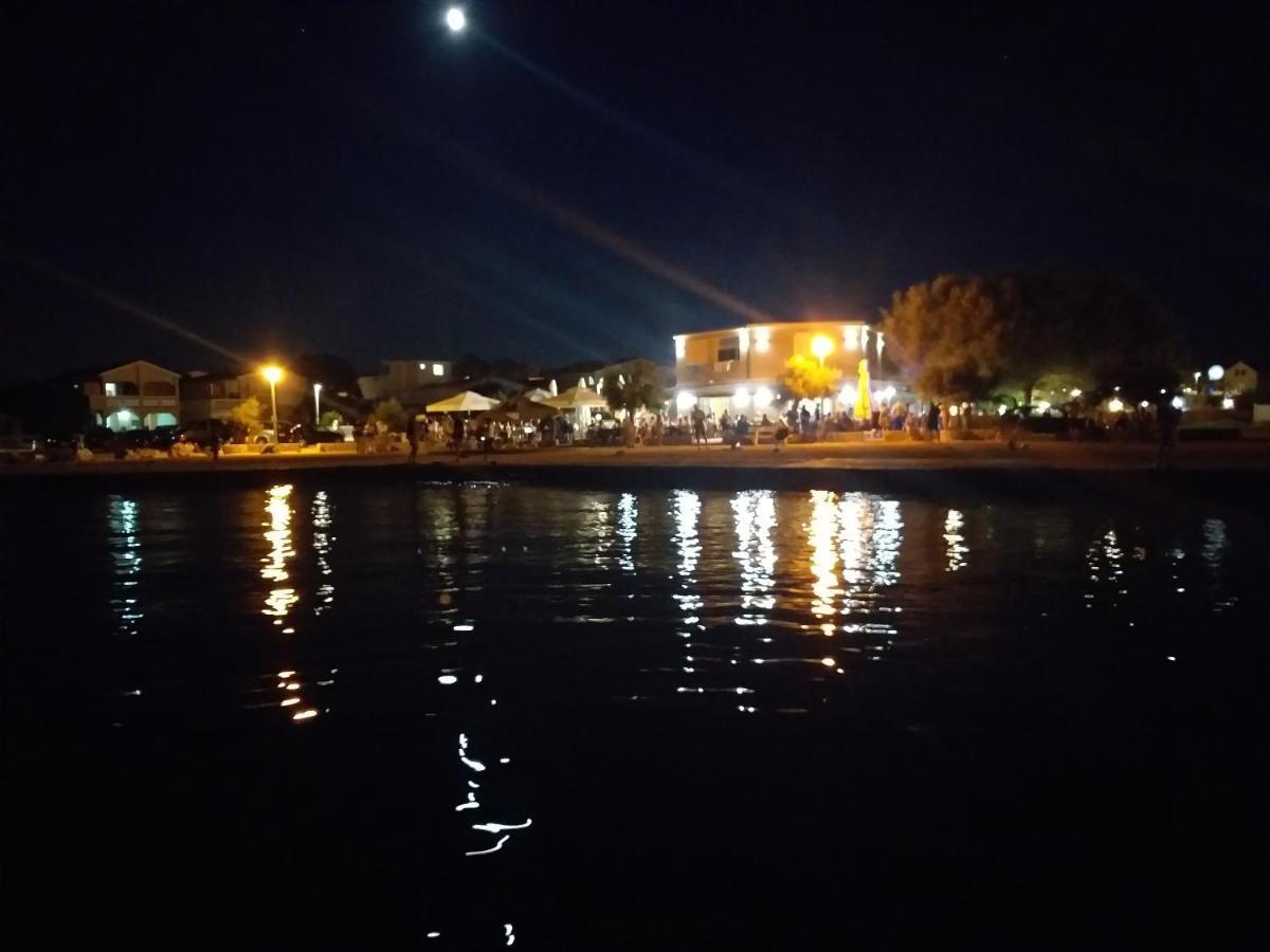 Familien Ferienhaus Vir Croatia 150M Strand Restaurant Einkaufen Eksteriør billede