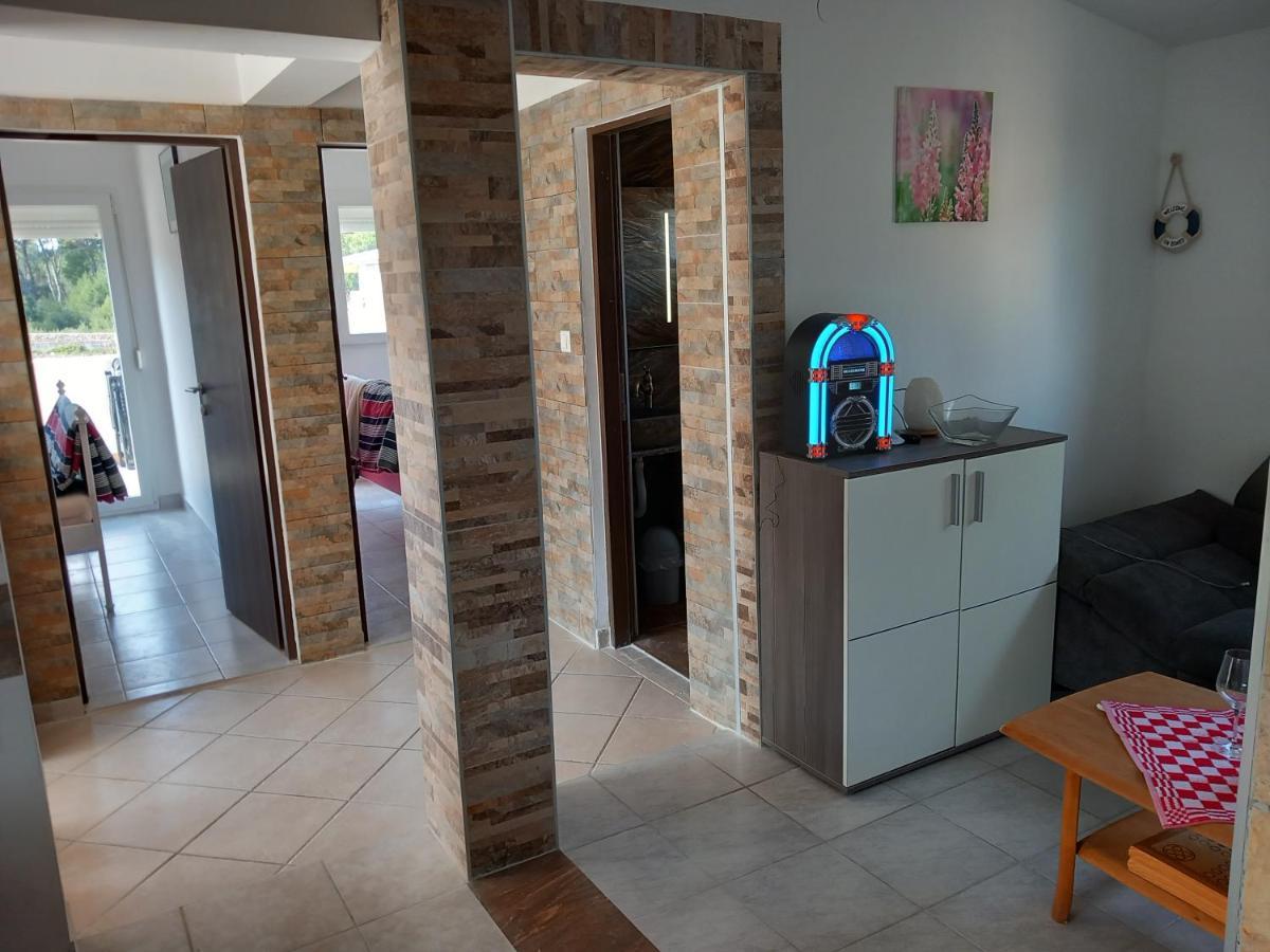 Familien Ferienhaus Vir Croatia 150M Strand Restaurant Einkaufen Eksteriør billede