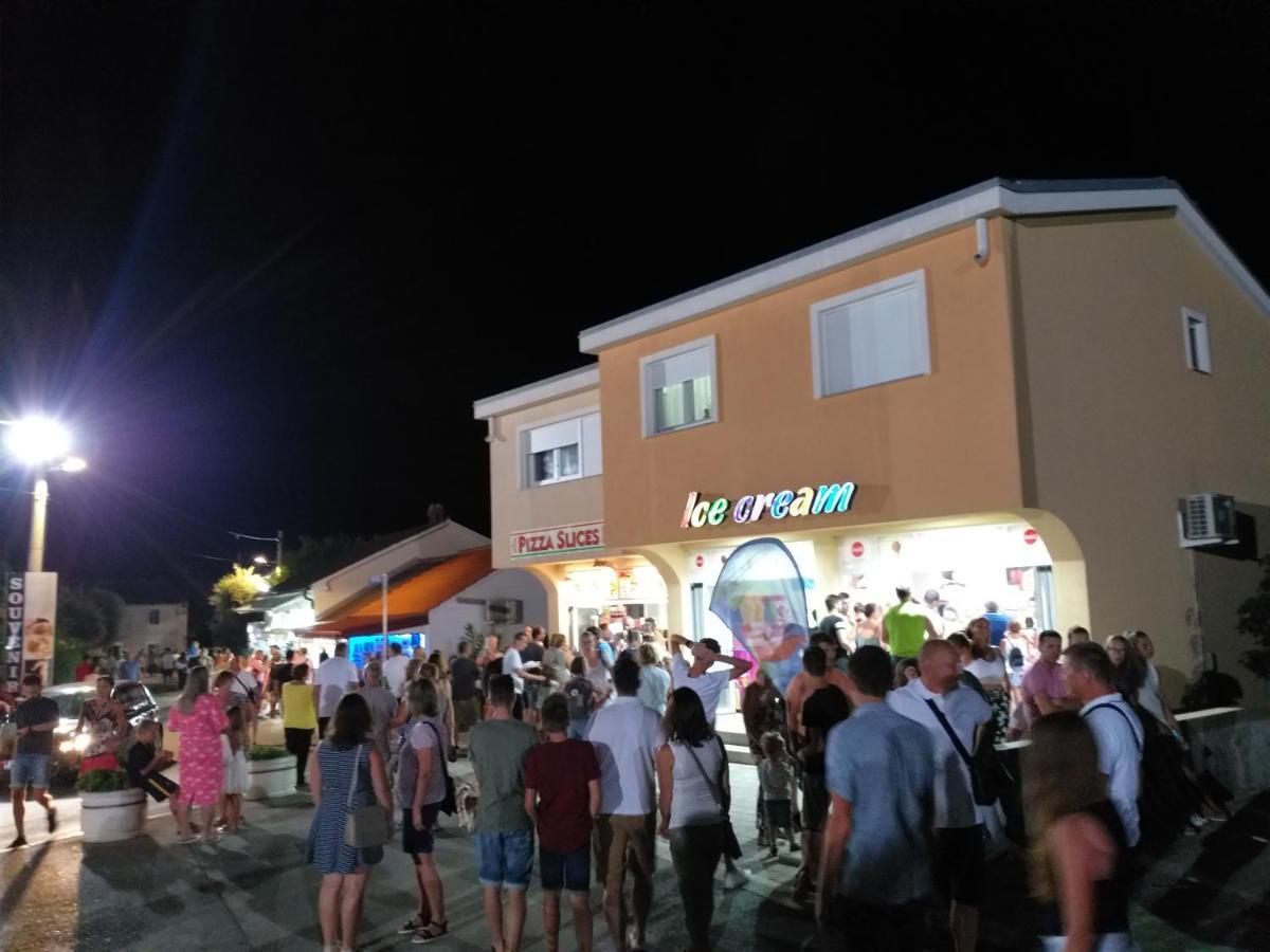Familien Ferienhaus Vir Croatia 150M Strand Restaurant Einkaufen Eksteriør billede