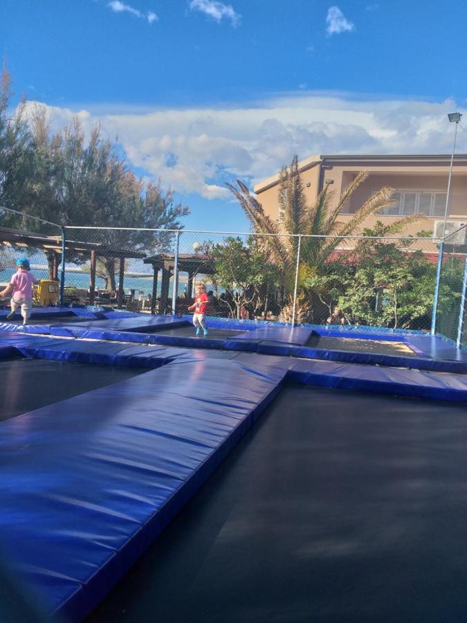 Familien Ferienhaus Vir Croatia 150M Strand Restaurant Einkaufen Eksteriør billede